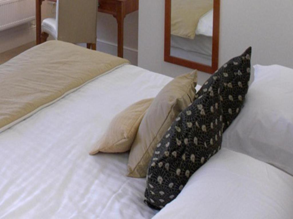 The Barns Hotel Cannock Habitación foto